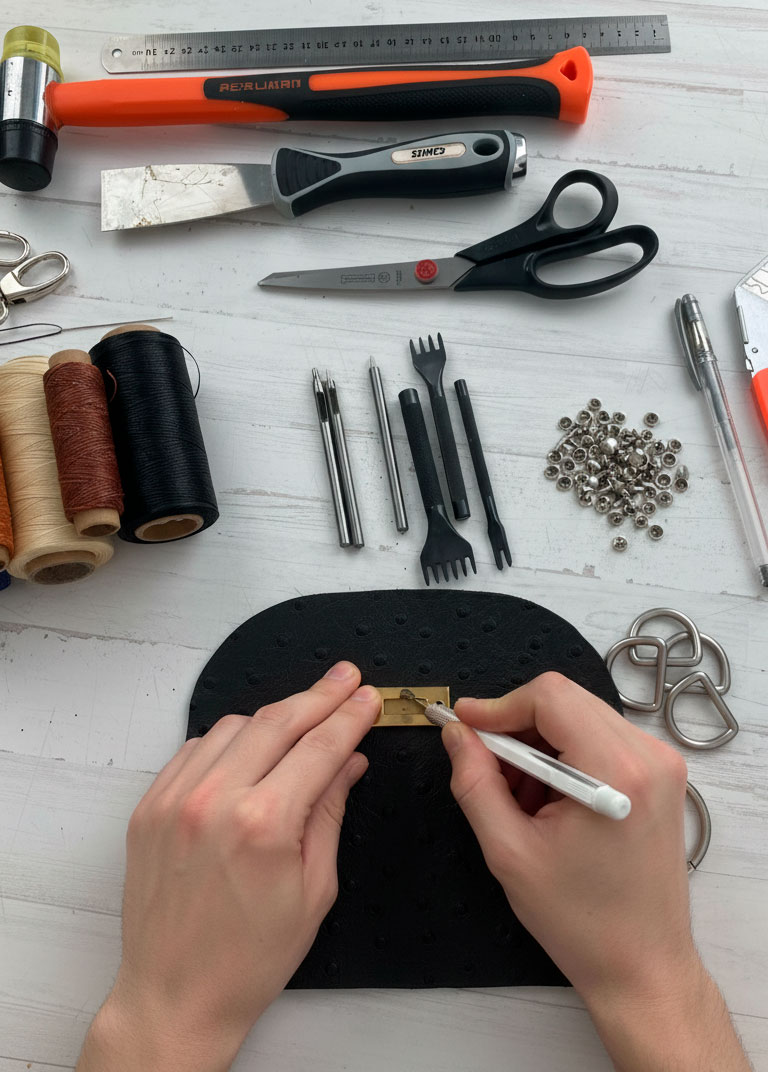 Corte y marcado de cuero artesanal — Tanten Moda